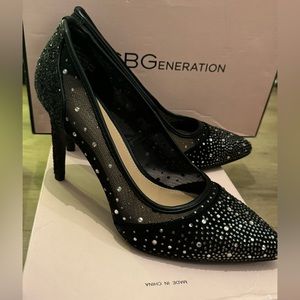 Gorgeous 👠 NWT BCBG Black Crystal pumps Sz 6
